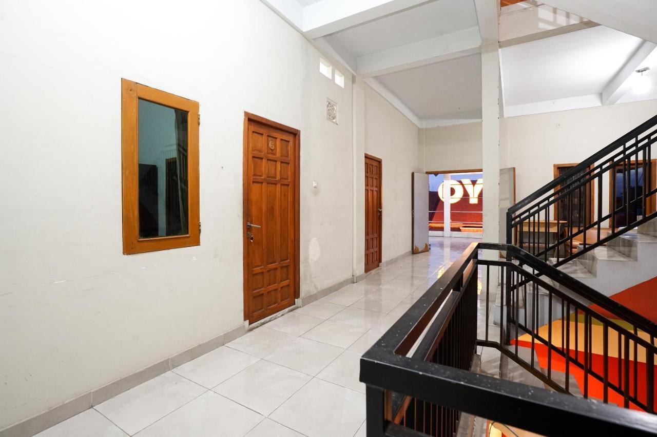Kartika Syariah Homestay By Stayku Surabaya Exterior photo
