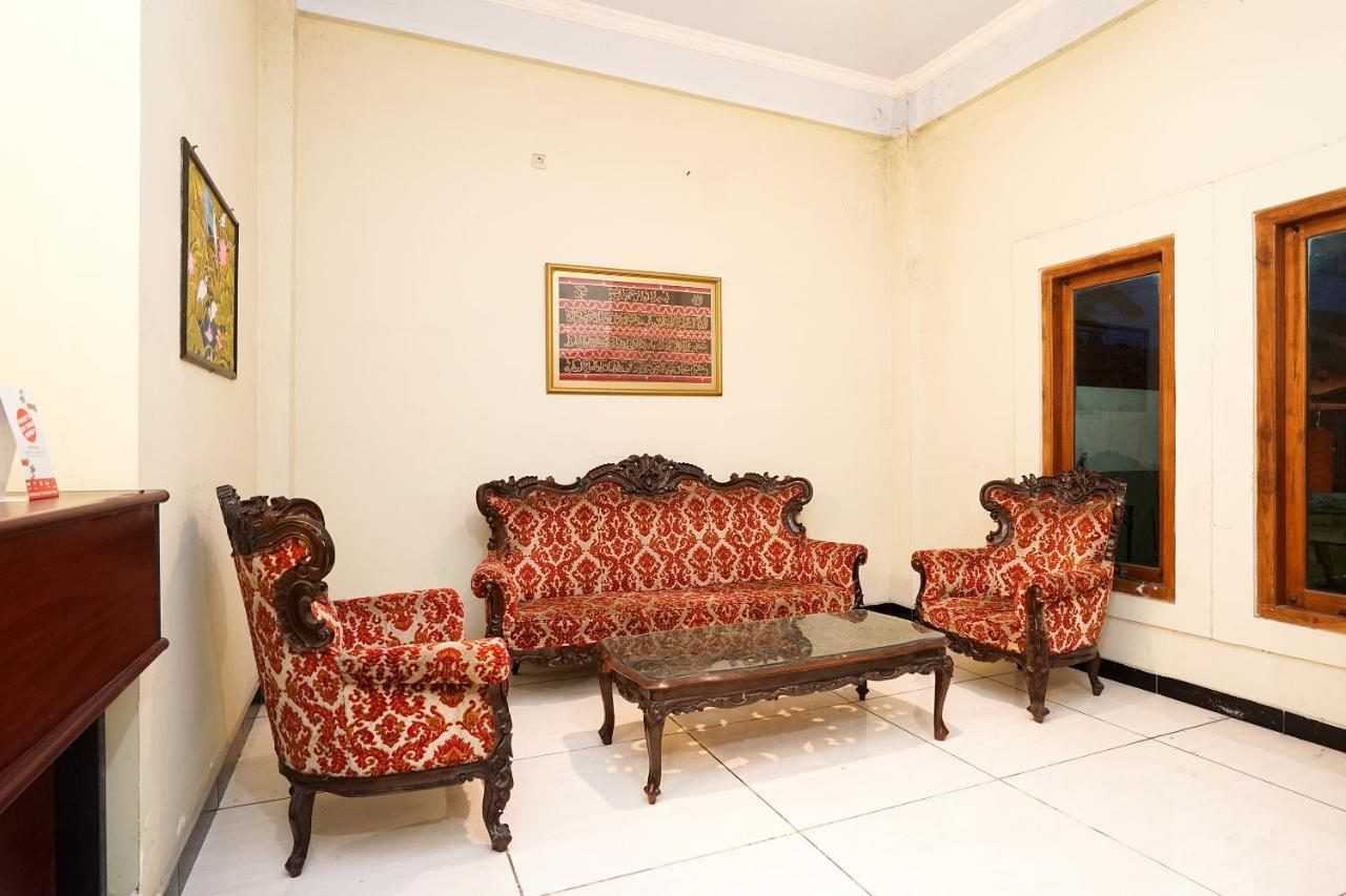 Kartika Syariah Homestay By Stayku Surabaya Exterior photo