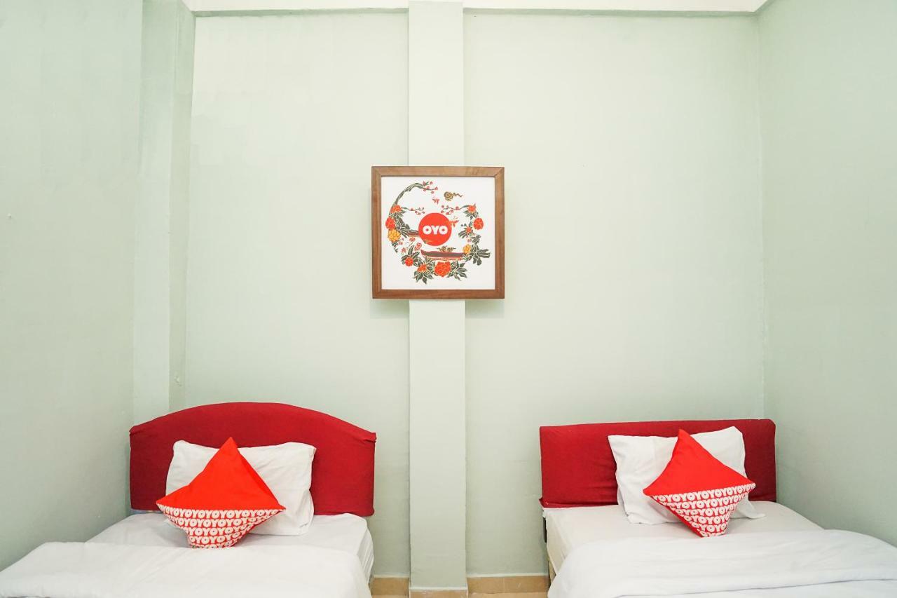 Kartika Syariah Homestay By Stayku Surabaya Exterior photo