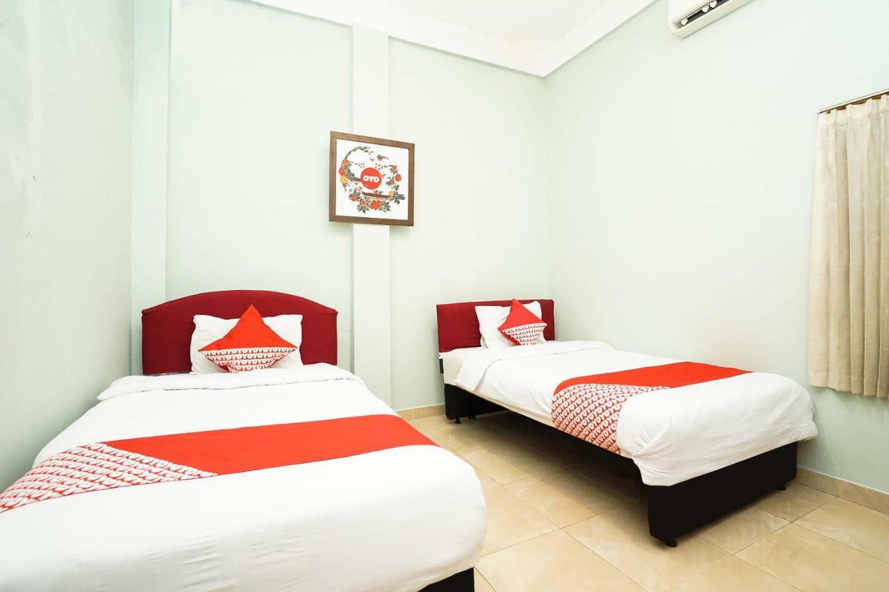 Kartika Syariah Homestay By Stayku Surabaya Exterior photo